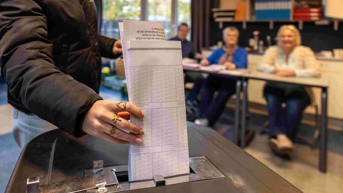 Twee informateurs aan de slag: Ernst Radius en Wim Steketee